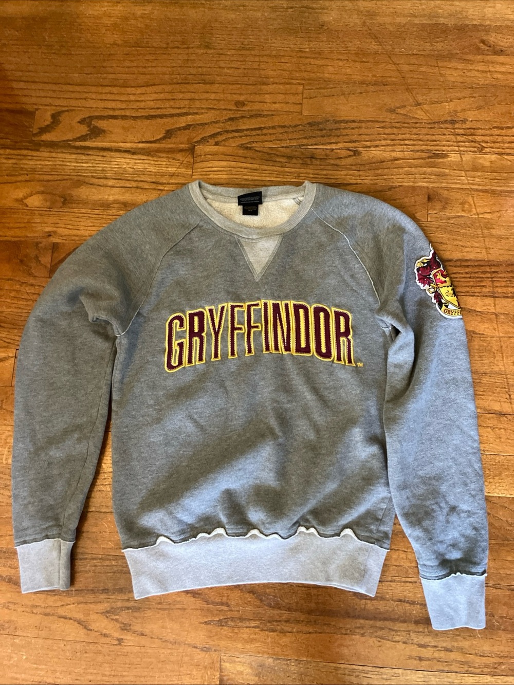 Universal Studios Harry Potter Gryffindor Embroidered Crewneck Sweatshirt sz XS